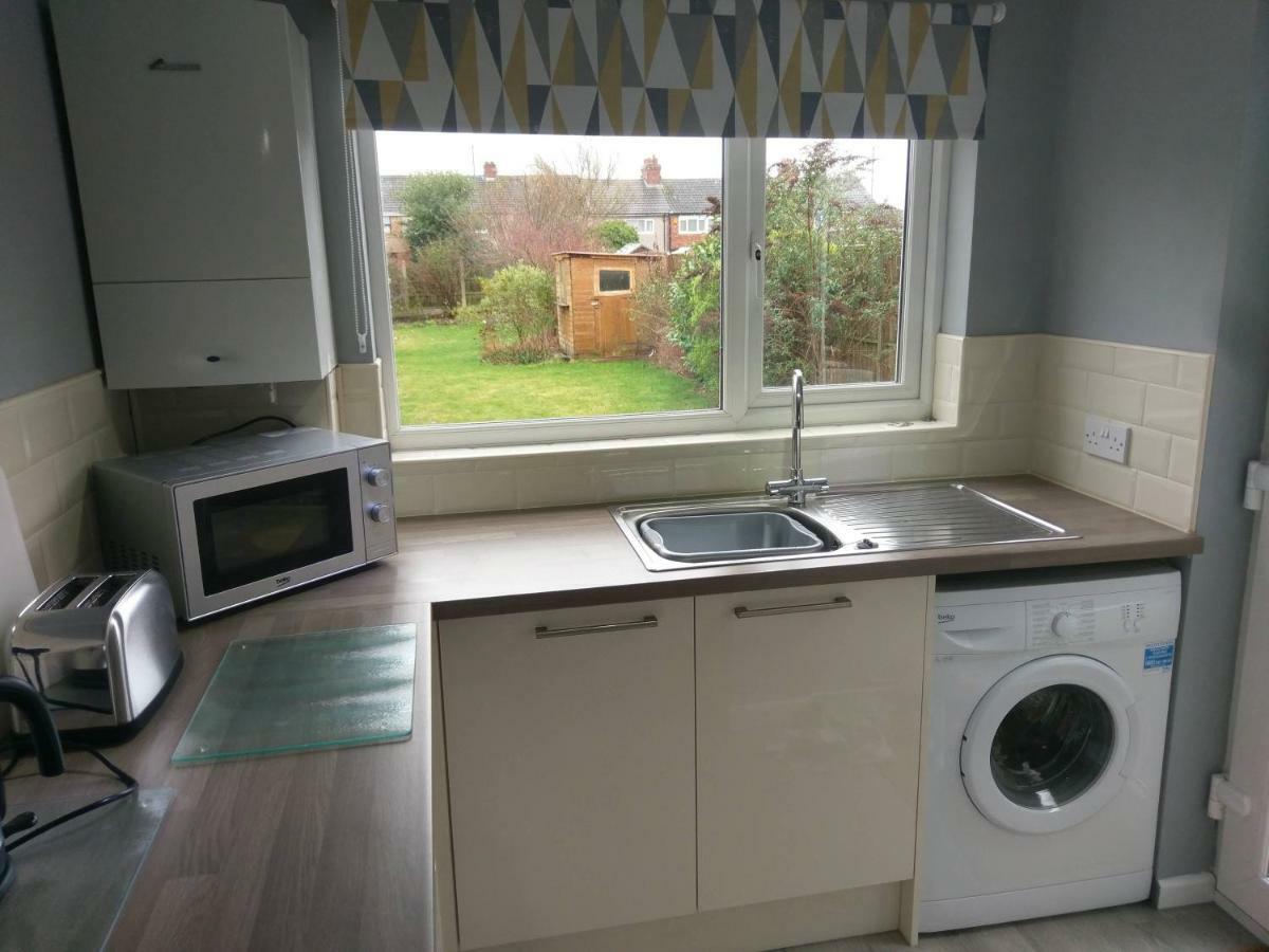 Wyken House - 3 Bedroom House - Sleeps 5 *