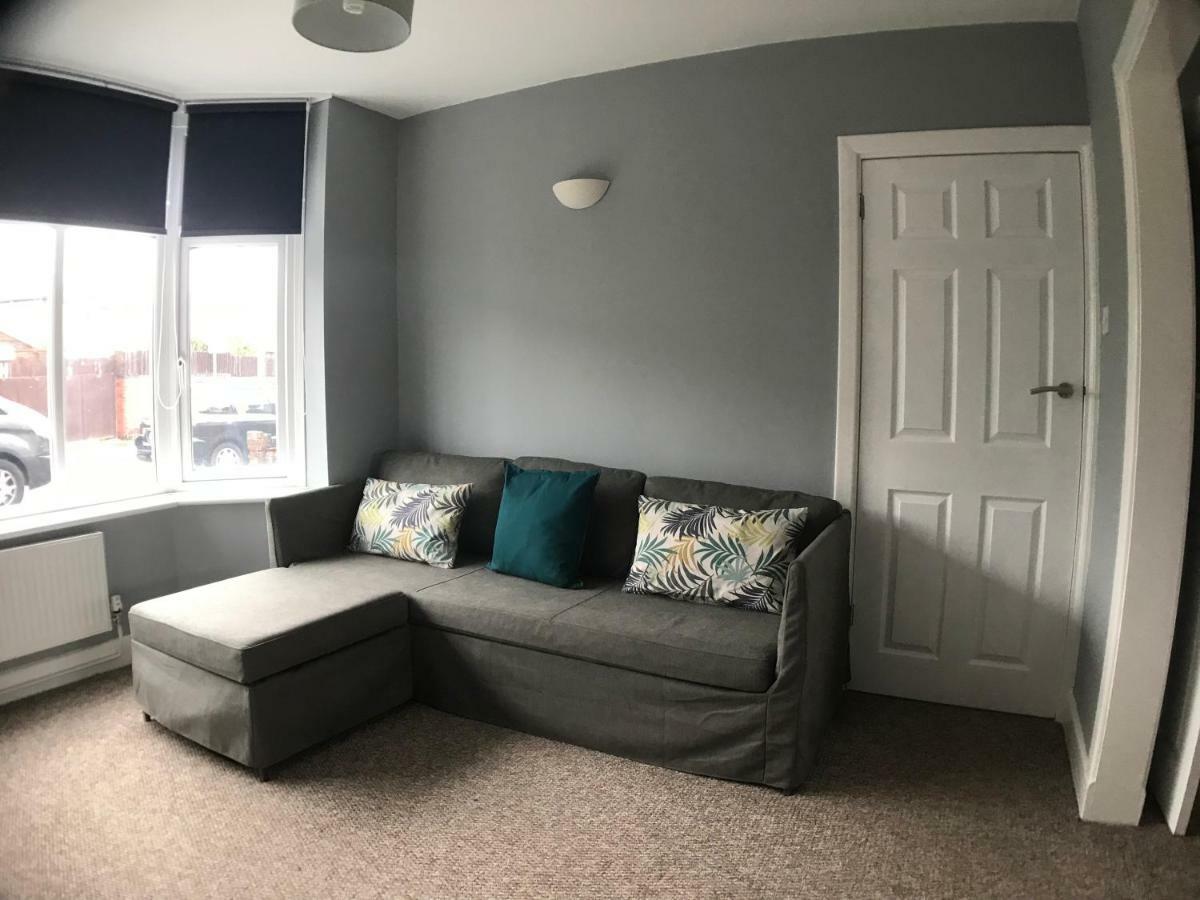Wyken House - 3 Bedroom House - Sleeps 5 Holiday home