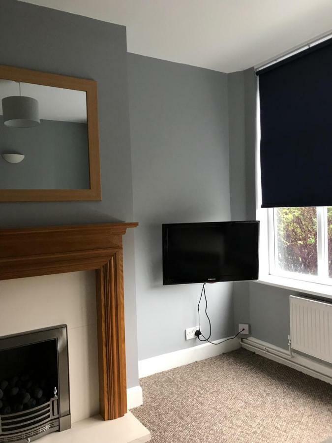 Wyken House - 3 Bedroom House - Sleeps 5 Holiday home Coventry